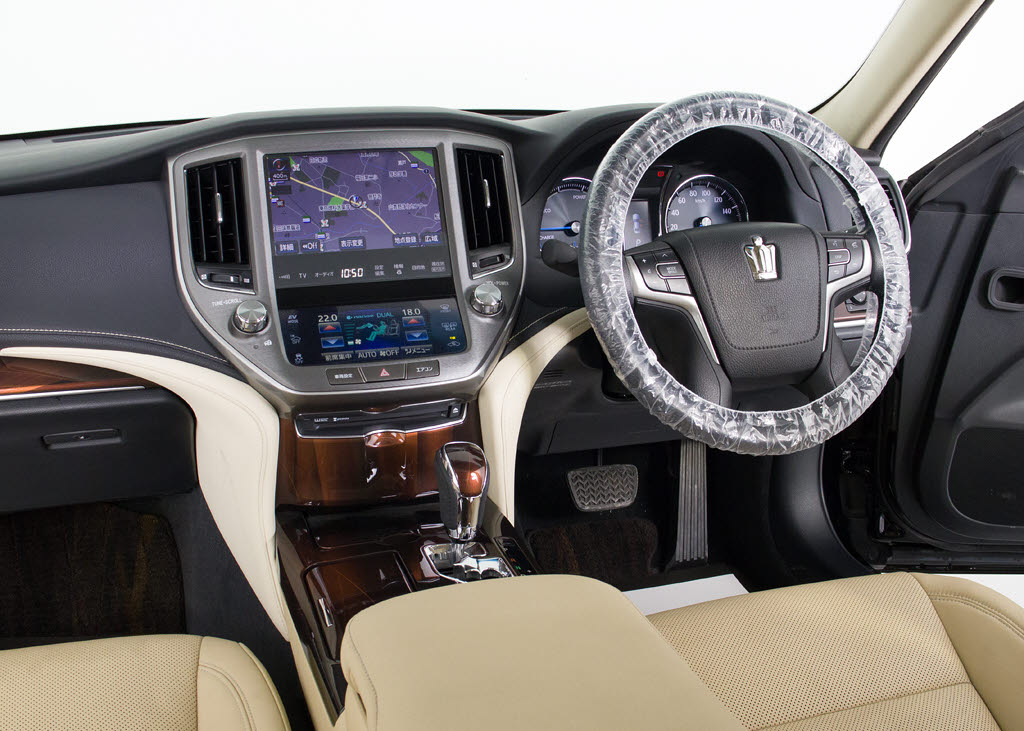 使いやすさや安全性を追求したステアリング
周り！高級車ゆえにスイッチ類が多いのも特
徴ですね！考え尽くされた配置ですぐに使い
こなす事が出来ますのでご安心下さい！是非
、体感してみて下さい！！