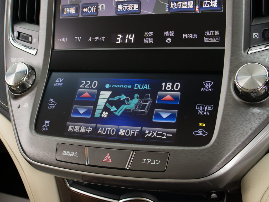 使いやすさや安全性を追求したステアリング
周り！高級車ゆえにスイッチ類が多いのも特
徴ですね！考え尽くされた配置ですぐに使い
こなす事が出来ますのでご安心下さい！是非
、体感してみて下さい！！