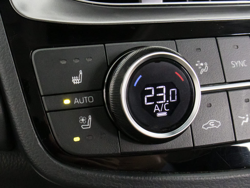 快適エアシート＆シートヒーターを装備して
います！高級車ならではの装備です！シート
が暖まる機能！シートから冷風が出る機能！
どちらも付いています！！寒い冬も、暑い夏
も快適にご乗車頂けます！！