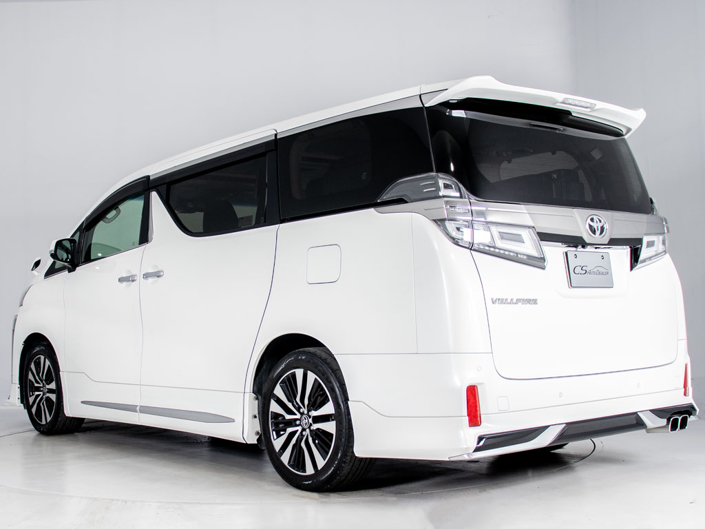★展示前点検実施★特殊な機材も用いて、全
車点検を実施しております！