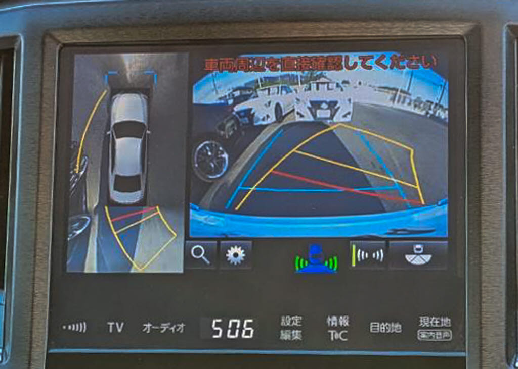 パノラミックビューモニターを装備！上から
車両を見下ろしたような映像をナビ画面に表
示できます。車両前後左右に搭載した４つの
カメラ映像を継ぎ目なく合成！目視では見え
ない部分もリアルタイムで見れます。