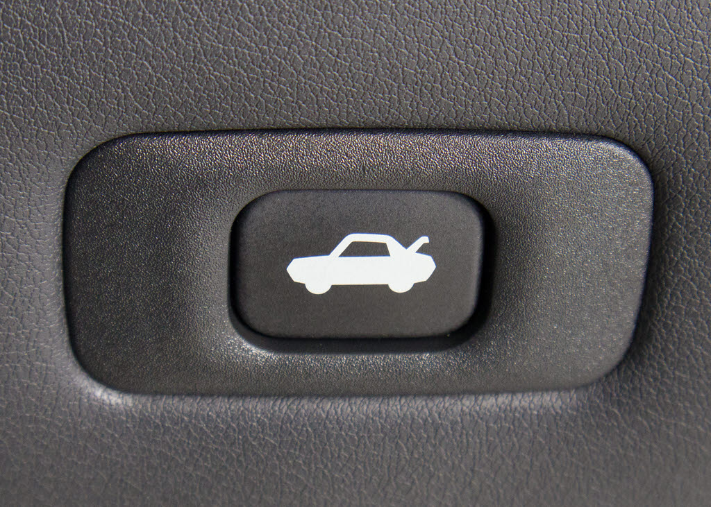 ボタン一つでトランクオープンが可能！車内
から操作できる為、非常に便利な装備の一つ
となります！