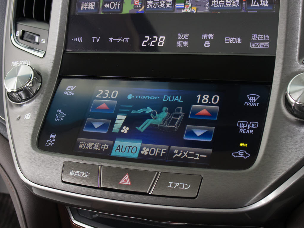 使いやすさや安全性を追求したステアリング
周り！高級車ゆえにスイッチ類が多いのも特
徴ですね！考え尽くされた配置ですぐに使い
こなす事が出来ますのでご安心下さい！是非
、体感してみて下さい！！