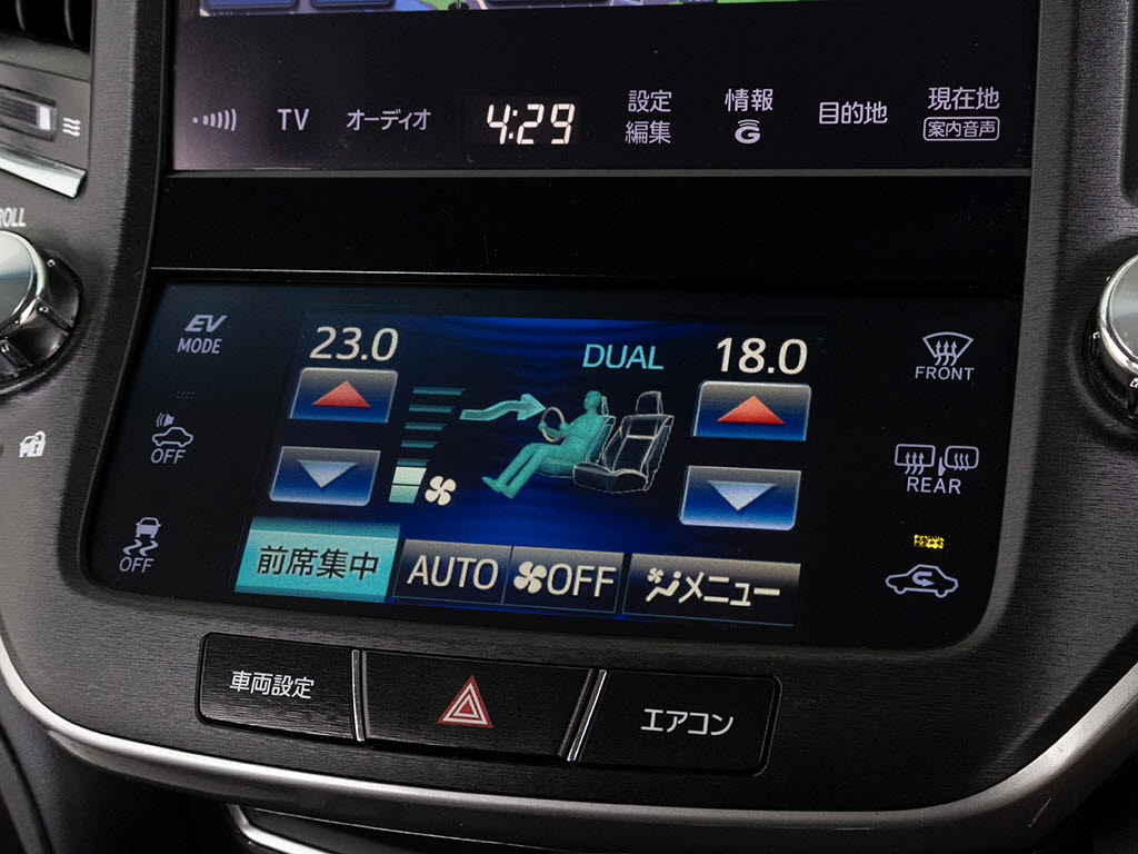 使いやすさや安全性を追求したステアリング
周り！高級車ゆえにスイッチ類が多いのも特
徴ですね！考え尽くされた配置ですぐに使い
こなす事が出来ますのでご安心下さい！是非
、体感してみて下さい！！