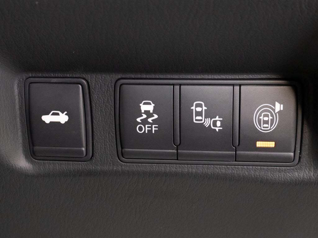 ★使いやすさや安全性を追求したステアリン
グ周り！高級車ゆえにスイッチ類が多いのも
特徴ですね！考え尽くされた配置ですぐに使
いこなす事が出来ますのでご安心下さい！是
非、体感してみて下さい！！