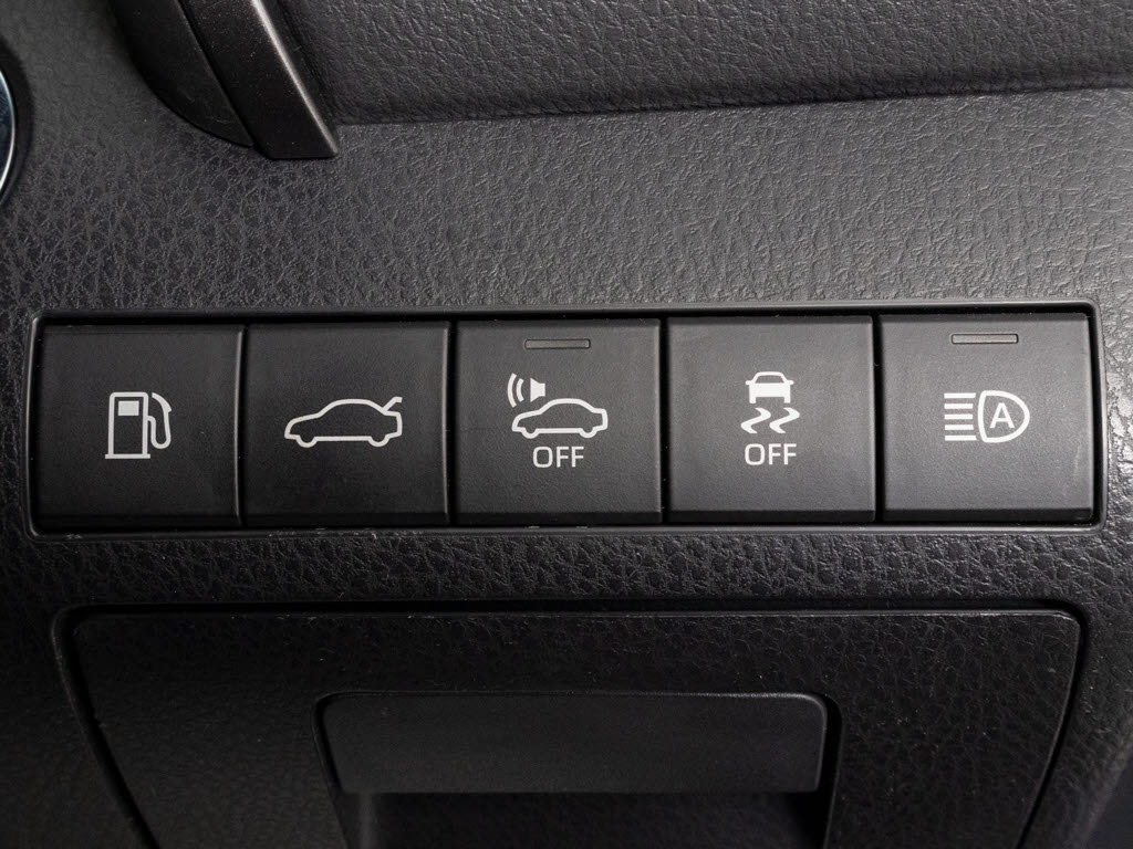 ★使いやすさや安全性を追求したステアリン
グ周り！高級車ゆえにスイッチ類が多いのも
特徴ですね！考え尽くされた配置ですぐに使
いこなす事が出来ますのでご安心下さい！是
非、体感してみて下さい！！