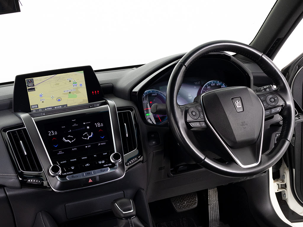 使いやすさや安全性を追求したステアリング
周り！高級車ゆえにスイッチ類が多いのも特
徴ですね！考え尽くされた配置ですぐに使い
こなす事が出来ますのでご安心下さい！是非
、体感してみて下さい！！