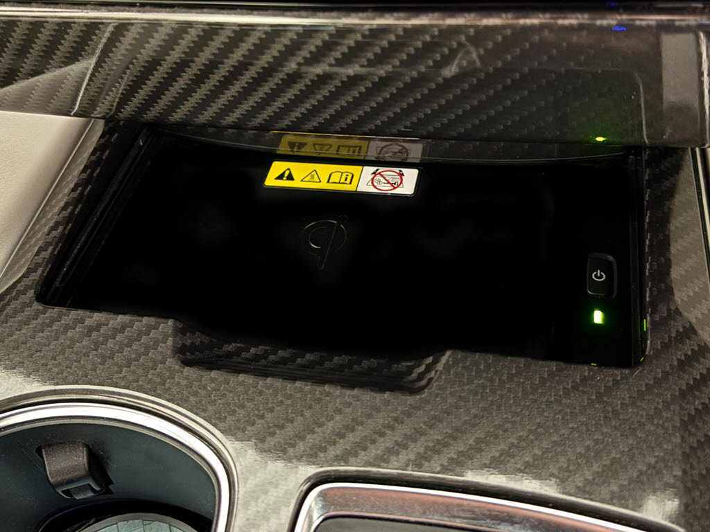 オプション【置くだけ充電器】搭載車両です
！！ケーブル要らずで置くだけで充電できる
人気の装備です！！