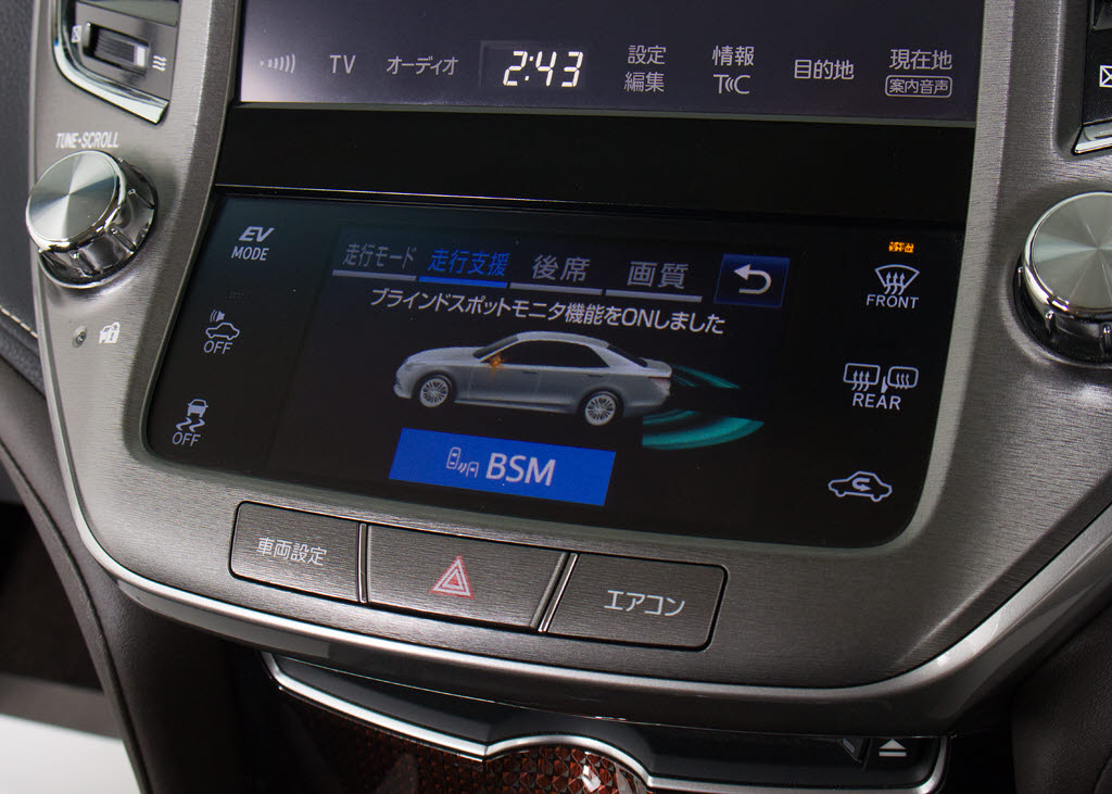 ＢＳＭ（ブラインドスポットモニタ）！隣の
車線を走る車両をレーダーで検知し、ドアミ
ラーでは確認しにくい後側方エリアに存在す
る車両に加えて、急接近してくる車両も検知
します。