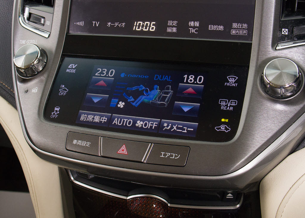 使いやすさや安全性を追求したステアリング
周り！高級車ゆえにスイッチ類が多いのも特
徴ですね！考え尽くされた配置ですぐに使い
こなす事が出来ますのでご安心下さい！是非
、体感してみて下さい！！
