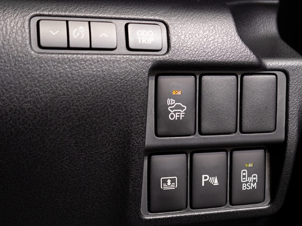 ★使いやすさや安全性を追求したステアリン
グ周り！高級車ゆえにスイッチ類が多いのも
特徴ですね！考え尽くされた配置ですぐに使
いこなす事が出来ますのでご安心下さい！是
非、体感してみて下さい！！