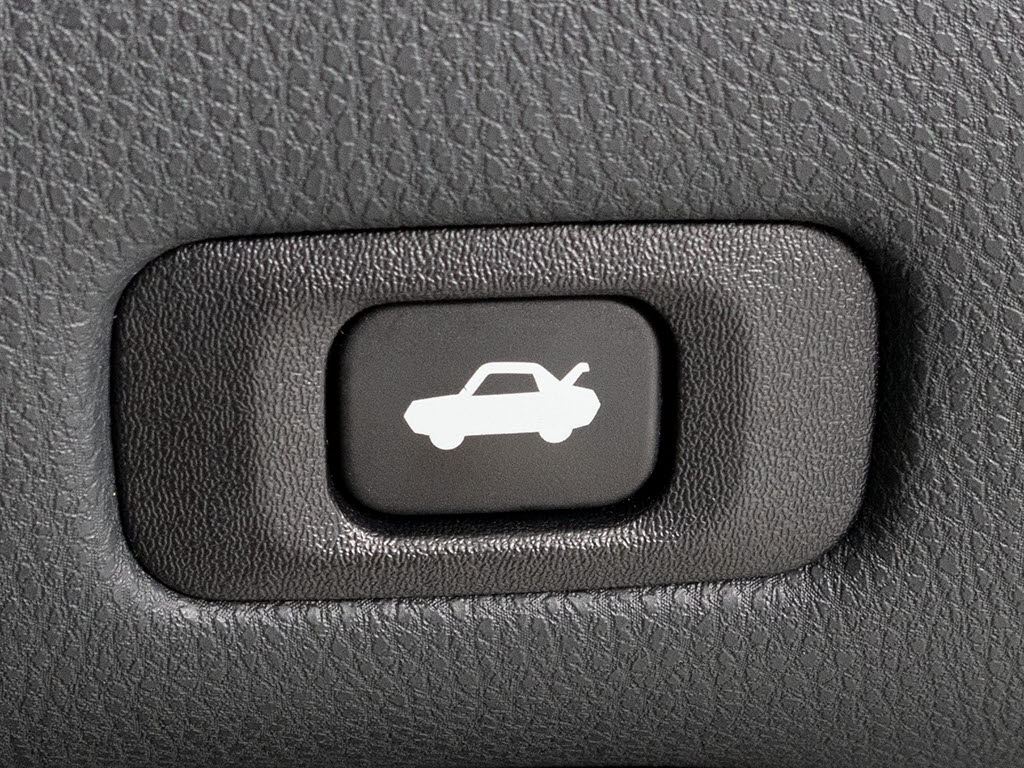 ボタン一つでトランクオープンが可能！車内
から操作できる為、非常に便利な装備の一つ
となります！