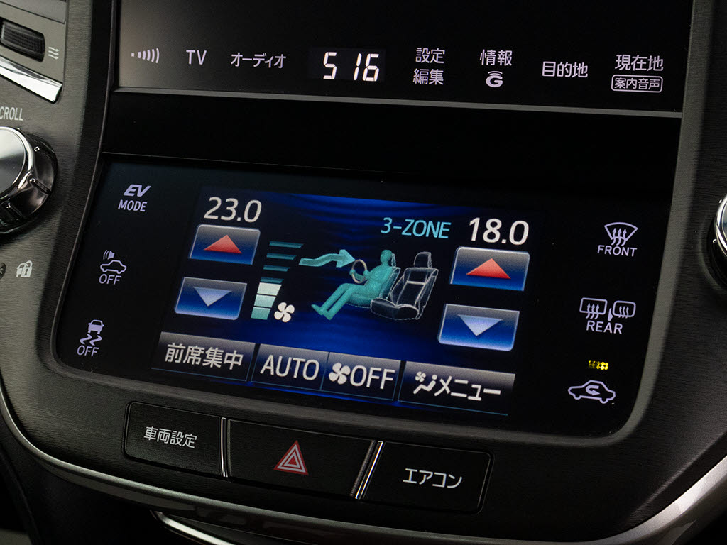 使いやすさや安全性を追求したステアリング
周り！高級車ゆえにスイッチ類が多いのも特
徴ですね！考え尽くされた配置ですぐに使い
こなす事が出来ますのでご安心下さい！是非
、体感してみて下さい！！