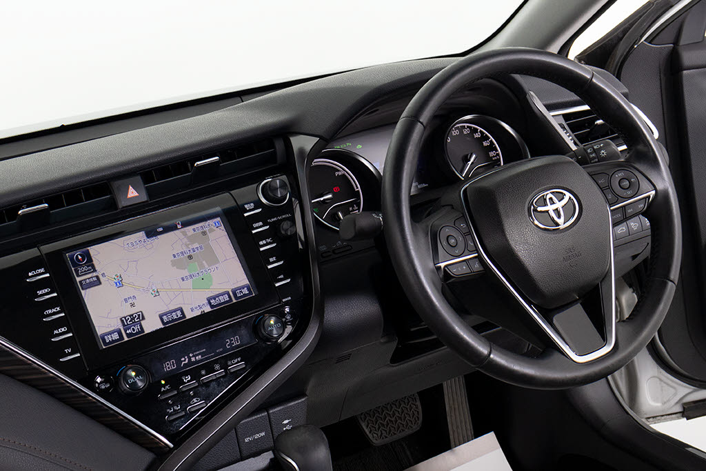 ★使いやすさや安全性を追求したステアリン
グ周り！高級車ゆえにスイッチ類が多いのも
特徴ですね！考え尽くされた配置ですぐに使
いこなす事が出来ますのでご安心下さい！是
非、体感してみて下さい！！