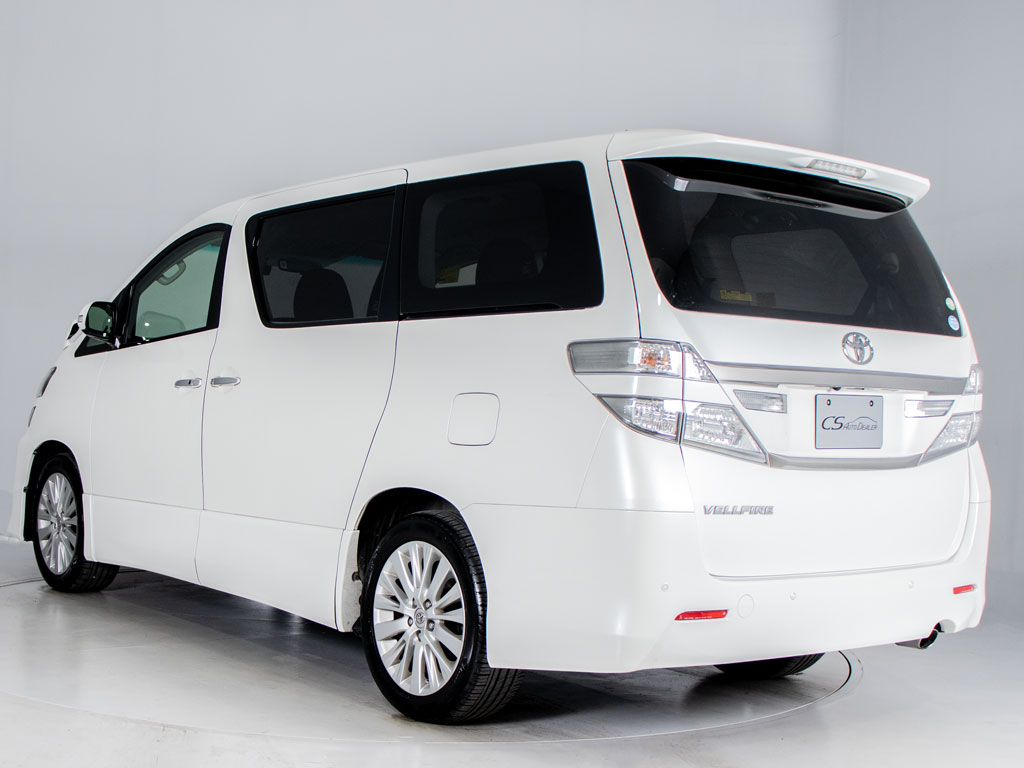 ★展示前点検実施★特殊な機材も用いて、全
車点検を実施しております！