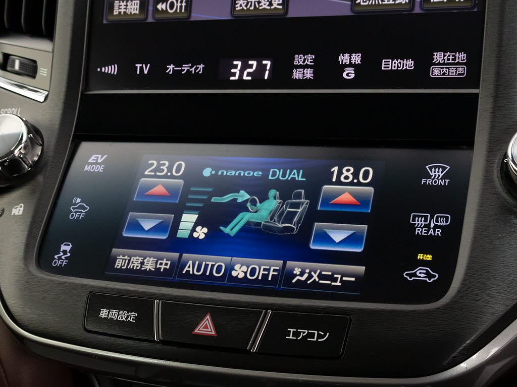 使いやすさや安全性を追求したステアリング
周り！高級車ゆえにスイッチ類が多いのも特
徴ですね！考え尽くされた配置ですぐに使い
こなす事が出来ますのでご安心下さい！是非
、体感してみて下さい！！
