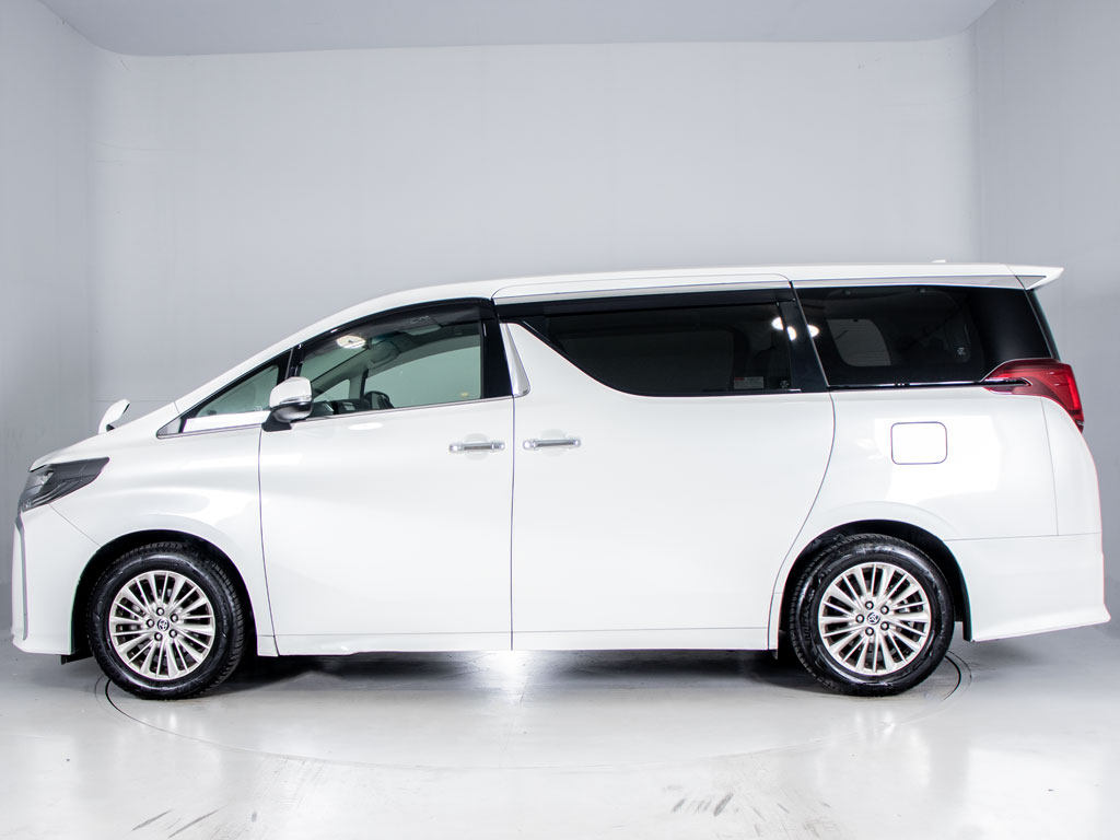★展示前点検実施★特殊な機材も用いて、全
車点検を実施しております！