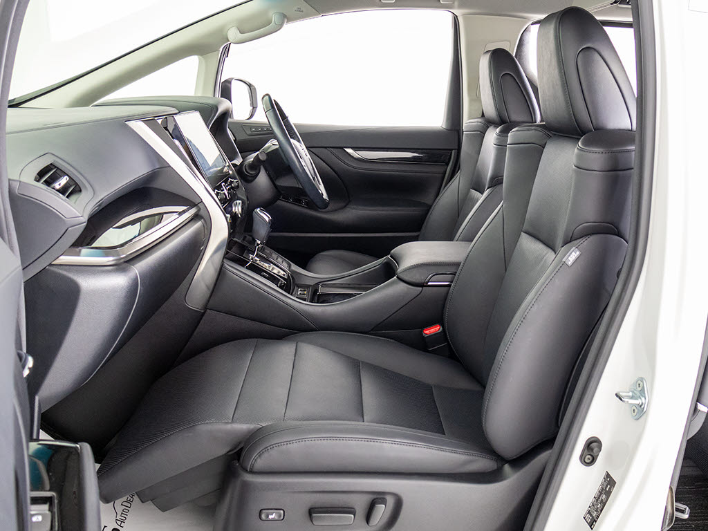快適エアシート＆シートヒーターを装備して
います！高級車ならではの装備です！シート
が暖まる機能！シートから冷風が出る機能！
どちらも付いています！！寒い冬も、暑い夏
も快適にご乗車頂けます！！