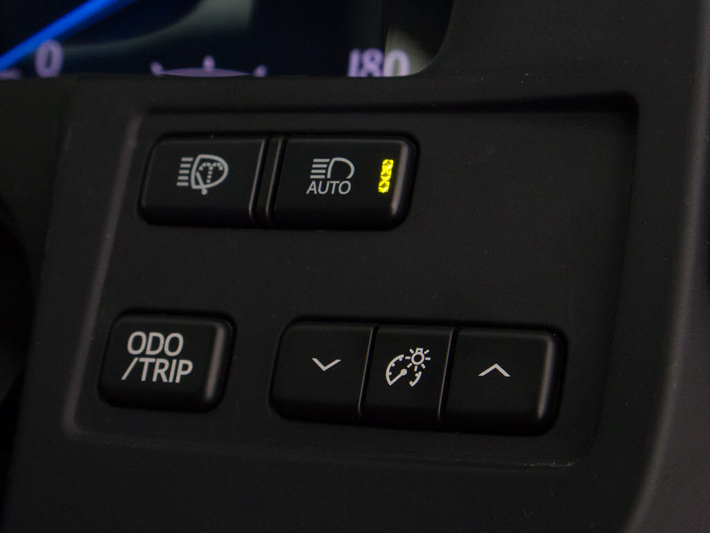 使いやすさや安全性を追求したステアリング
周り！高級車ゆえにスイッチ類が多いのも特
徴ですね！考え尽くされた配置ですぐに使い
こなす事が出来ますのでご安心下さい！是非
、体感してみて下さい！！