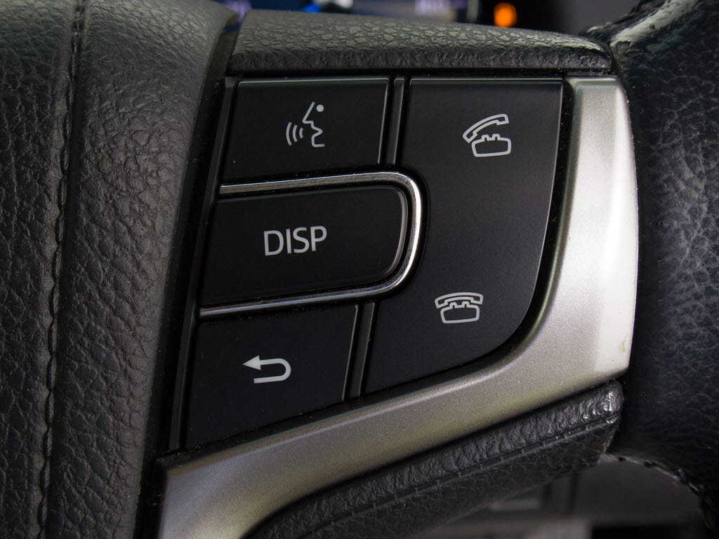 使いやすさや安全性を追求したステアリング
周り！高級車ゆえにスイッチ類が多いのも特
徴ですね！考え尽くされた配置ですぐに使い
こなす事が出来ますのでご安心下さい！是非
、体感してみて下さい！！