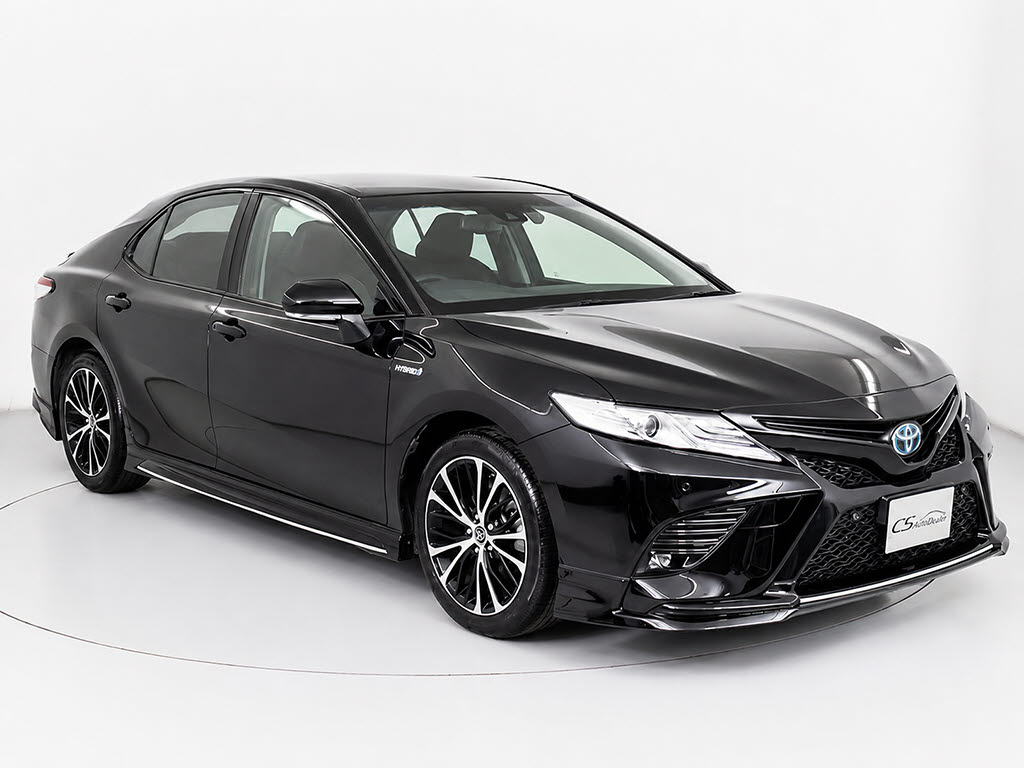 ★ＴＲＤフルエアロ装備！純正のボディーラ
インを残しながらもスポーティーな印象を与
えてくれます！