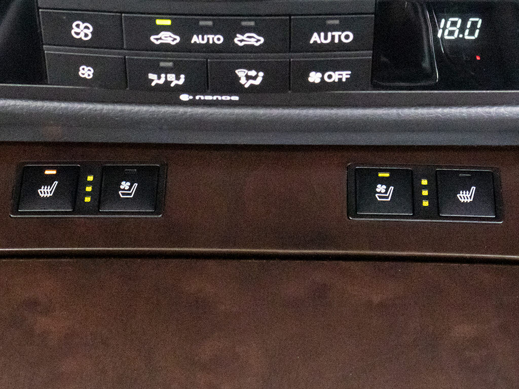 エアシート＆シートヒーターを完備しており
ますのでオールシーズン快適にご乗車頂けま
す。