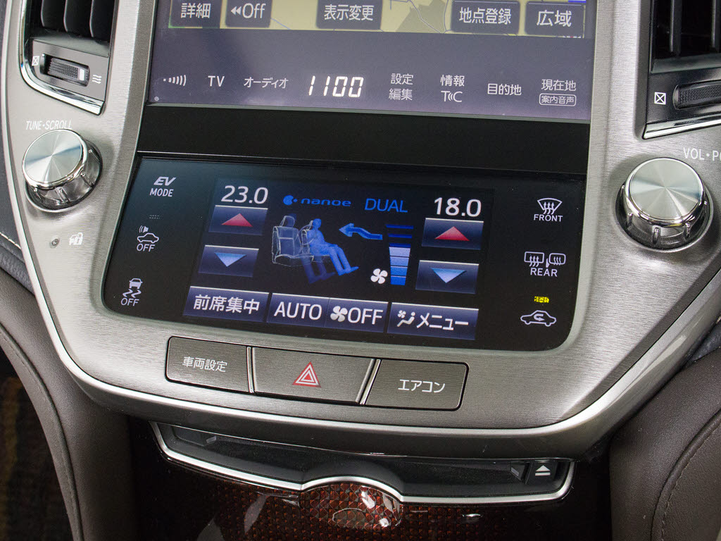 使いやすさや安全性を追求したステアリング
周り！高級車ゆえにスイッチ類が多いのも特
徴ですね！考え尽くされた配置ですぐに使い
こなす事が出来ますのでご安心下さい！是非
、体感してみて下さい！！