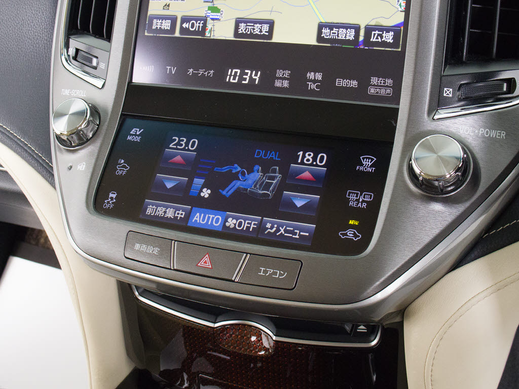 使いやすさや安全性を追求したステアリング
周り！高級車ゆえにスイッチ類が多いのも特
徴ですね！考え尽くされた配置ですぐに使い
こなす事が出来ますのでご安心下さい！是非
、体感してみて下さい！！