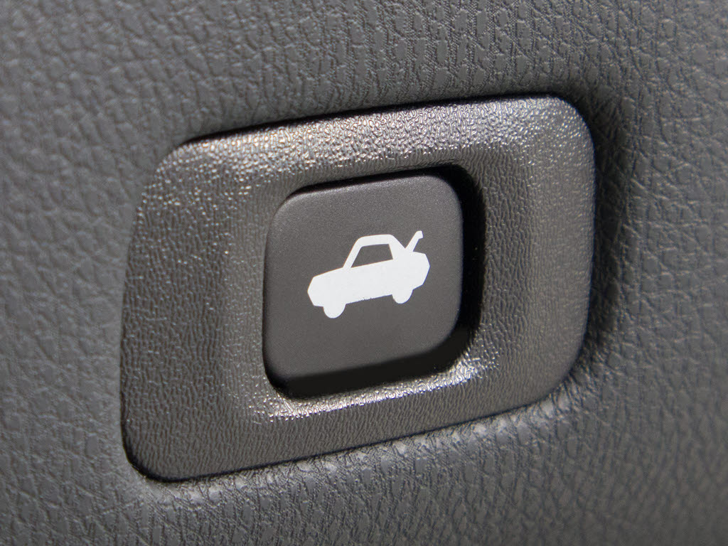 ボタン一つでトランクオープンが可能！車内
から操作できる為、非常に便利な装備の一つ
となります！