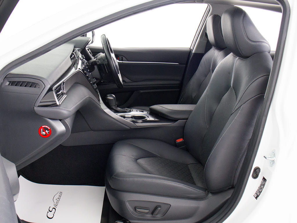 シートヒーターを装備しています！高級車な
らではの装備です！シートが暖まりますので
、寒い冬場も快適にご乗車頂けます！腰にも
優しい！お子様や女性にも嬉しい装備ですね
！！