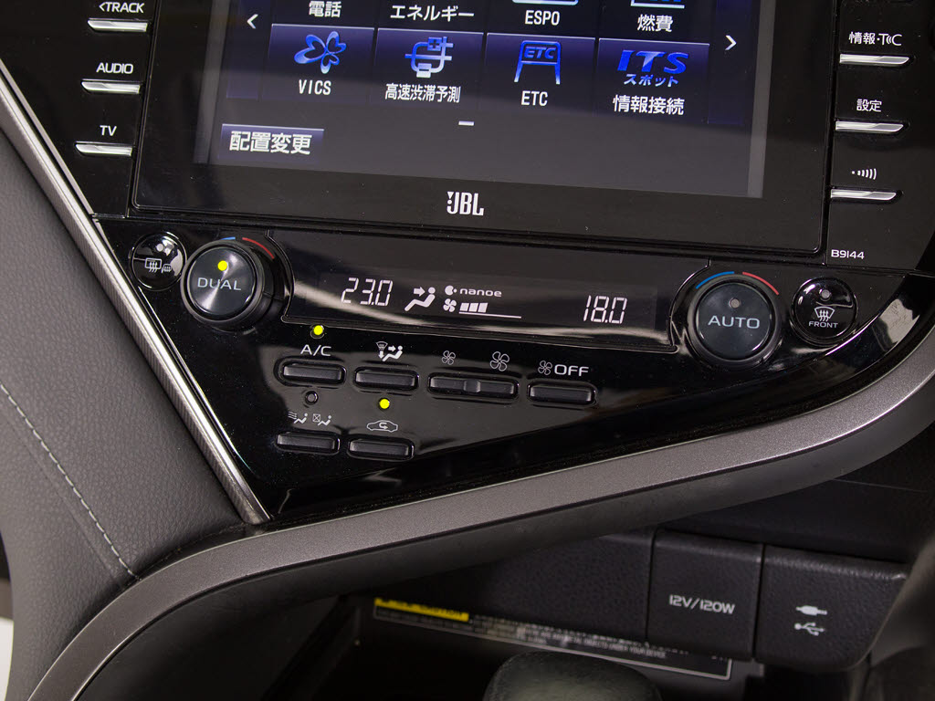 ★使いやすさや安全性を追求したステアリン
グ周り！高級車ゆえにスイッチ類が多いのも
特徴ですね！考え尽くされた配置ですぐに使
いこなす事が出来ますのでご安心下さい！是
非、体感してみて下さい！！