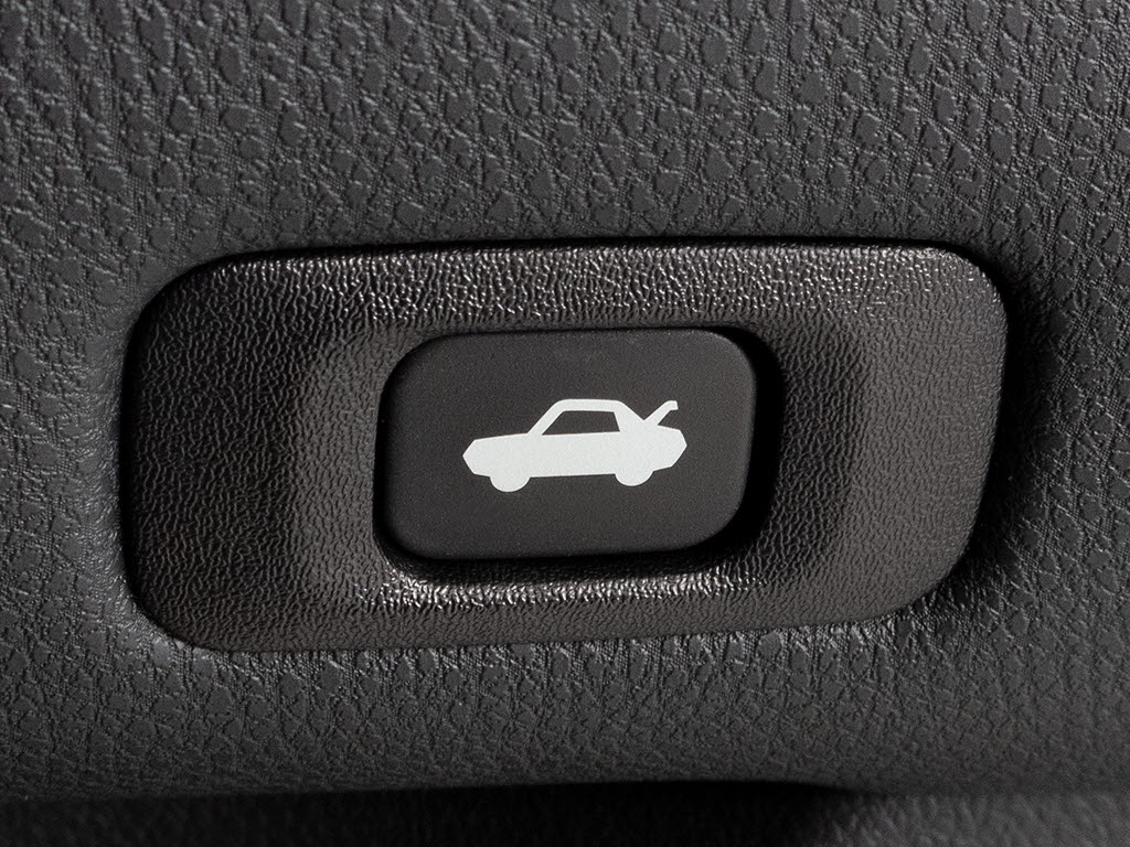 ボタン一つでトランクオープンが可能！車内
から操作できる為、非常に便利な装備の一つ
となります！