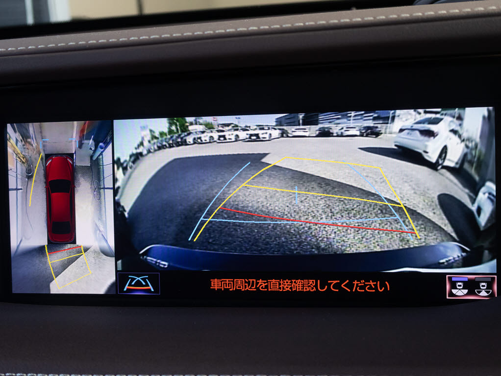 全方向カメラ「パノラミックビューモニター
」標準装備！