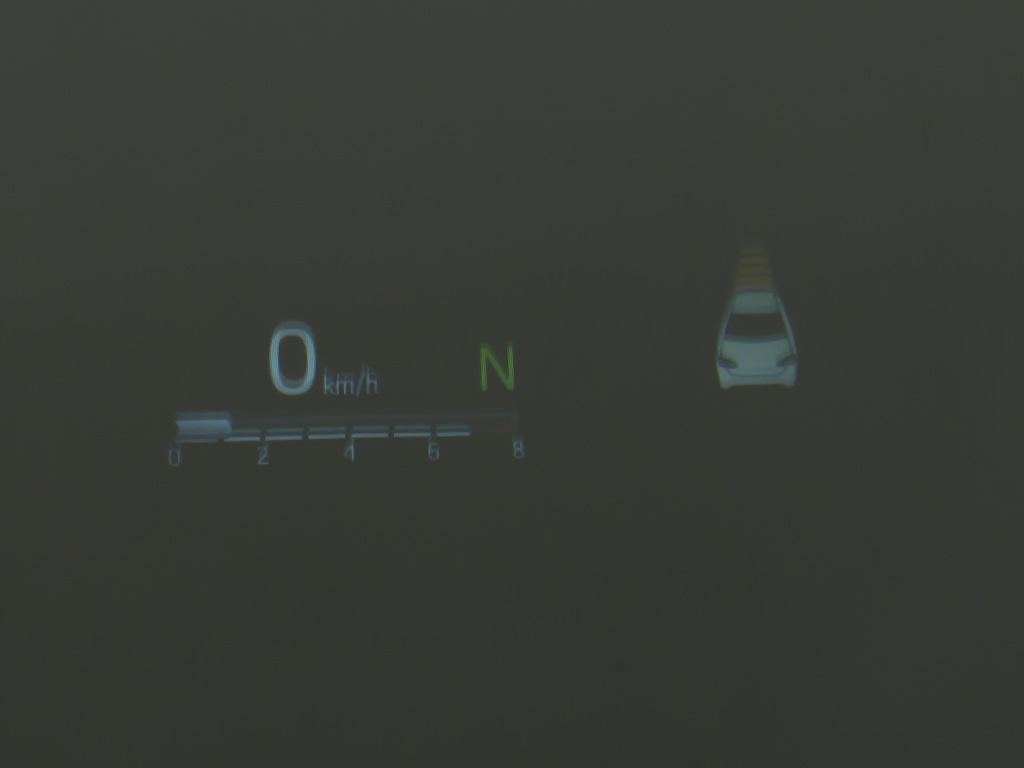 ヘッドアップ・ディスプレイ（ＨＵＤ）現在
のスピードや、前方の車線情報など、運転に
必要な情報を、目の前のウインドウガラスに
表示する機能です。これにより、目線の移動
が少なく済み、安全です。