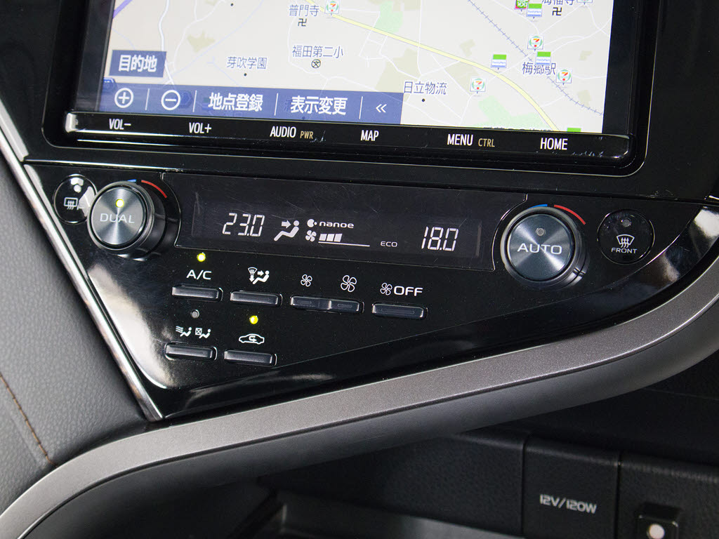 ★使いやすさや安全性を追求したステアリン
グ周り！高級車ゆえにスイッチ類が多いのも
特徴ですね！考え尽くされた配置ですぐに使
いこなす事が出来ますのでご安心下さい！是
非、体感してみて下さい！！