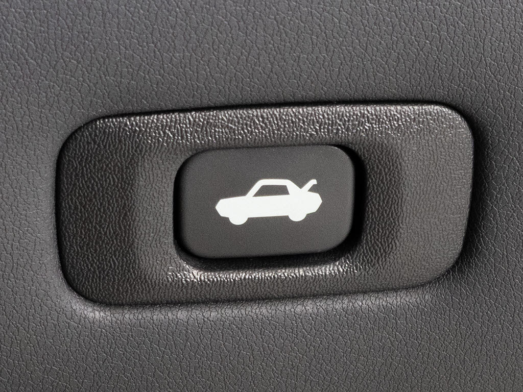 ボタン一つでトランクオープンが可能！車内
から操作できる為、非常に便利な装備の一つ
となります！