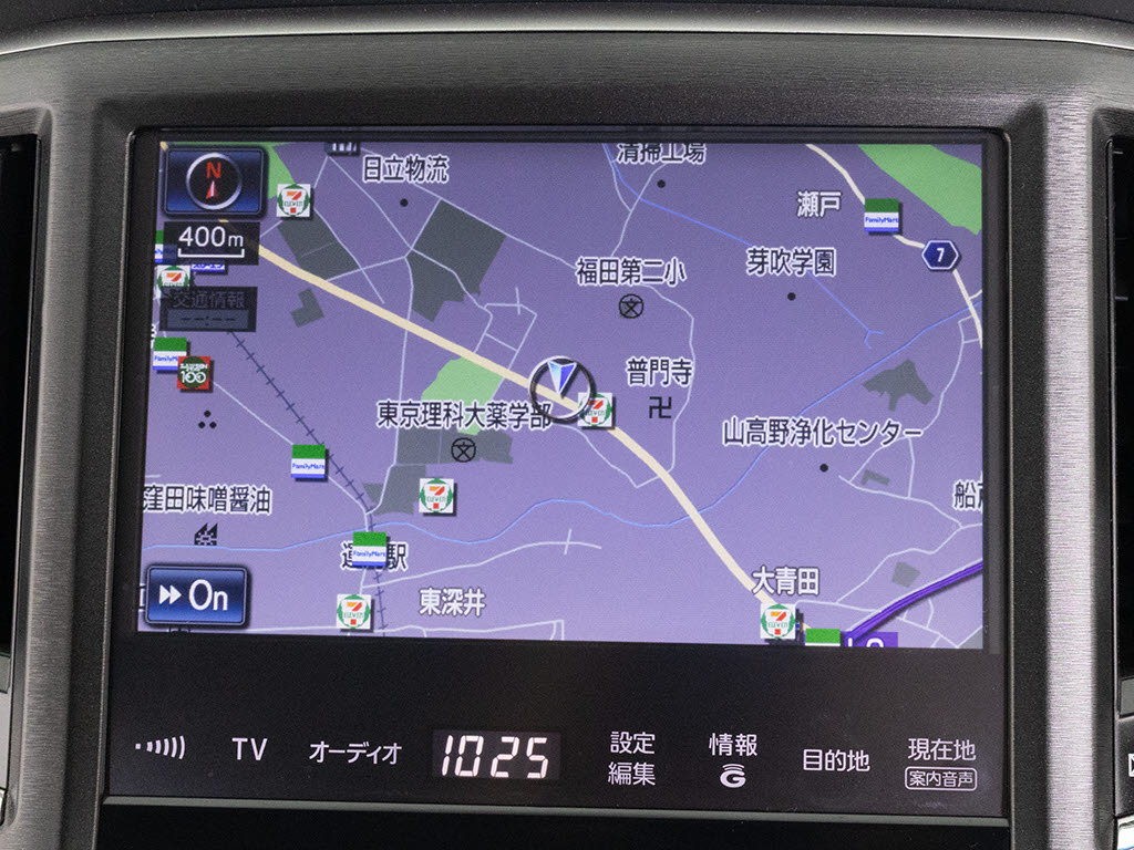 メーカー純正の大画面ＨＤＤナビが装備され
ています！操作も簡単！見やすい！純正だか
らこその使いやすさ！