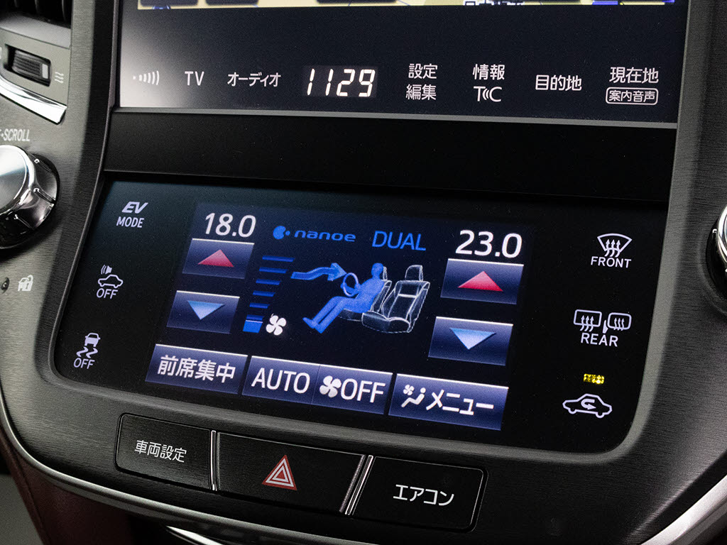 使いやすさや安全性を追求したステアリング
周り！高級車ゆえにスイッチ類が多いのも特
徴ですね！考え尽くされた配置ですぐに使い
こなす事が出来ますのでご安心下さい！是非
、体感してみて下さい！！