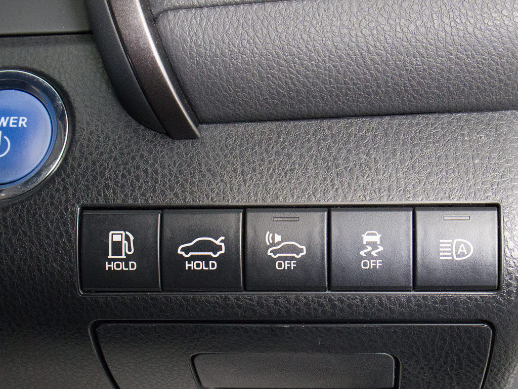 ★使いやすさや安全性を追求したステアリン
グ周り！高級車ゆえにスイッチ類が多いのも
特徴ですね！考え尽くされた配置ですぐに使
いこなす事が出来ますのでご安心下さい！是
非、体感してみて下さい！！