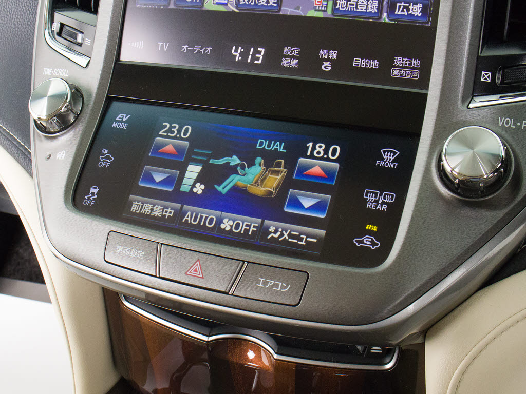 使いやすさや安全性を追求したステアリング
周り！高級車ゆえにスイッチ類が多いのも特
徴ですね！考え尽くされた配置ですぐに使い
こなす事が出来ますのでご安心下さい！是非
、体感してみて下さい！！