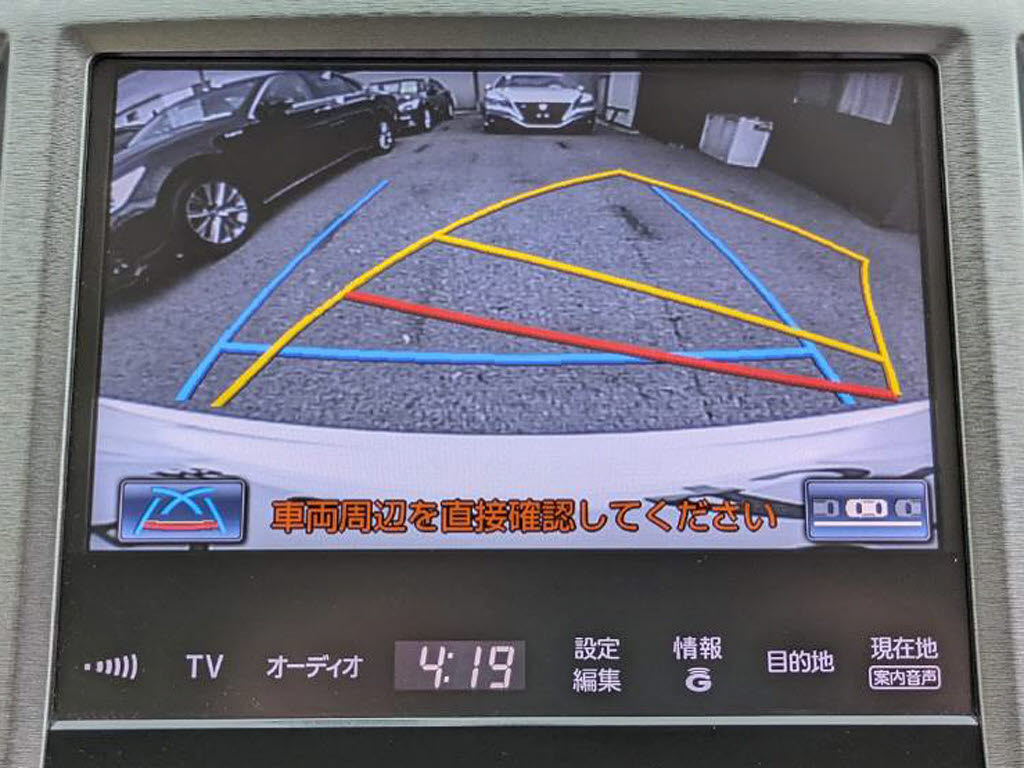 カラーバックカメラが付いています！バック
にギアを入れると、後方視界が自動的にマル
チ画面に映し出されます！夜も明るく見えま
すので、すごく便利！！一度使うとカメラ無
しには乗りたくない程！