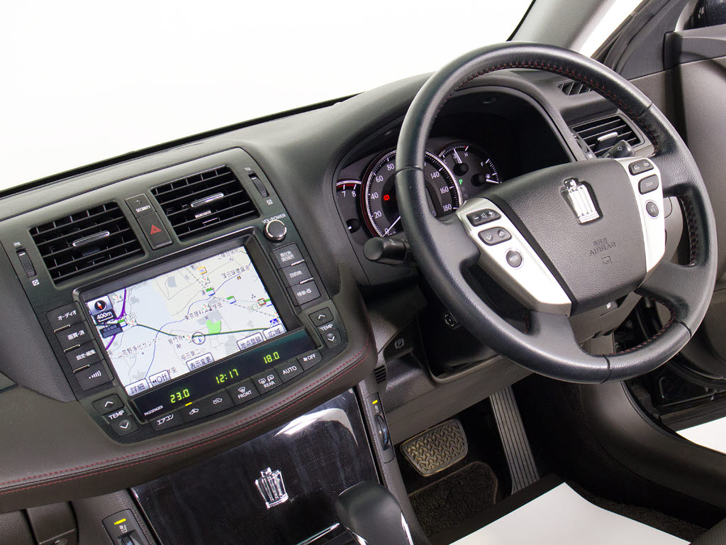 使いやすさや安全性を追求したステアリング
周り！高級車ゆえにスイッチ類が多いのも特
徴ですね！考え尽くされた配置ですぐに使い
こなす事が出来ますのでご安心下さい！是非
、体感してみて下さい！！