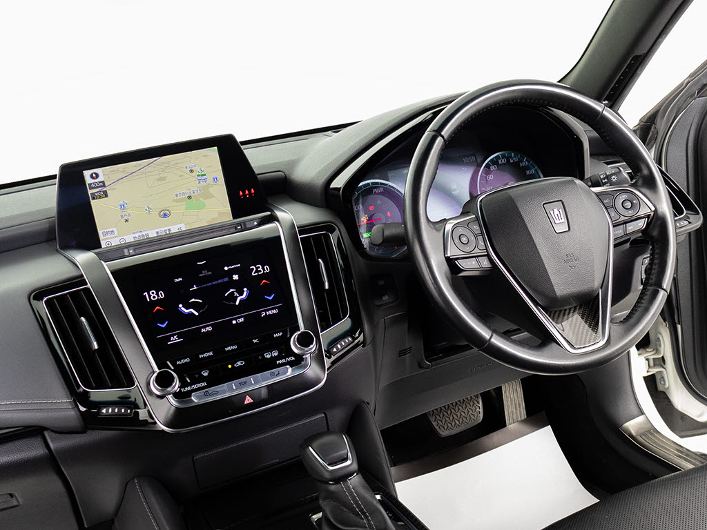 使いやすさや安全性を追求したステアリング
周り！高級車ゆえにスイッチ類が多いのも特
徴ですね！考え尽くされた配置ですぐに使い
こなす事が出来ますのでご安心下さい！是非
、体感してみて下さい！！