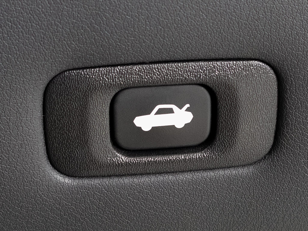 ボタン一つでトランクオープンが可能！車内
から操作できる為、非常に便利な装備の一つ
となります！