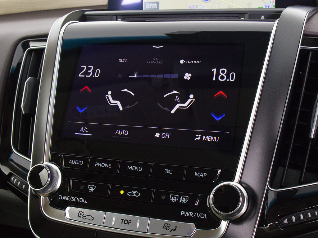 ★使いやすさや安全性を追求したステアリン
グ周り！高級車ゆえにスイッチ類が多いのも
特徴ですね！考え尽くされた配置ですぐに使
いこなす事が出来ますのでご安心下さい！是
非、体感してみて下さい！！