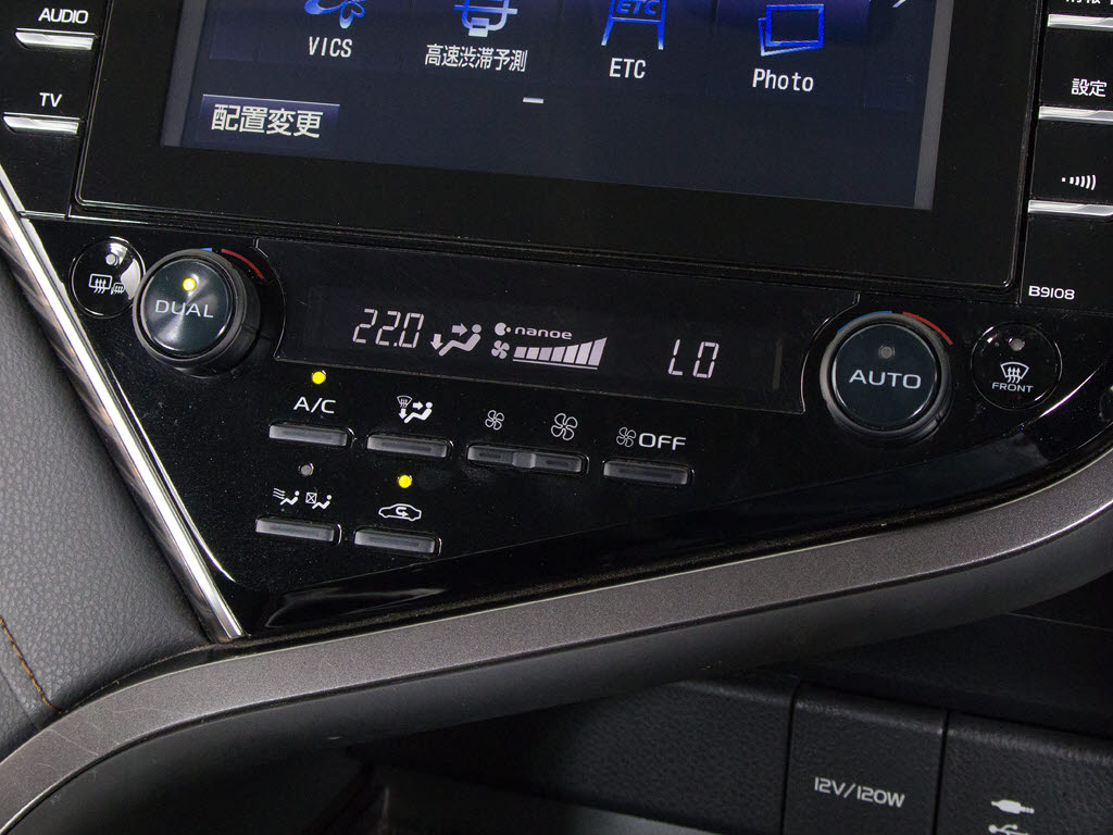 ★使いやすさや安全性を追求したステアリン
グ周り！高級車ゆえにスイッチ類が多いのも
特徴ですね！考え尽くされた配置ですぐに使
いこなす事が出来ますのでご安心下さい！是
非、体感してみて下さい！！