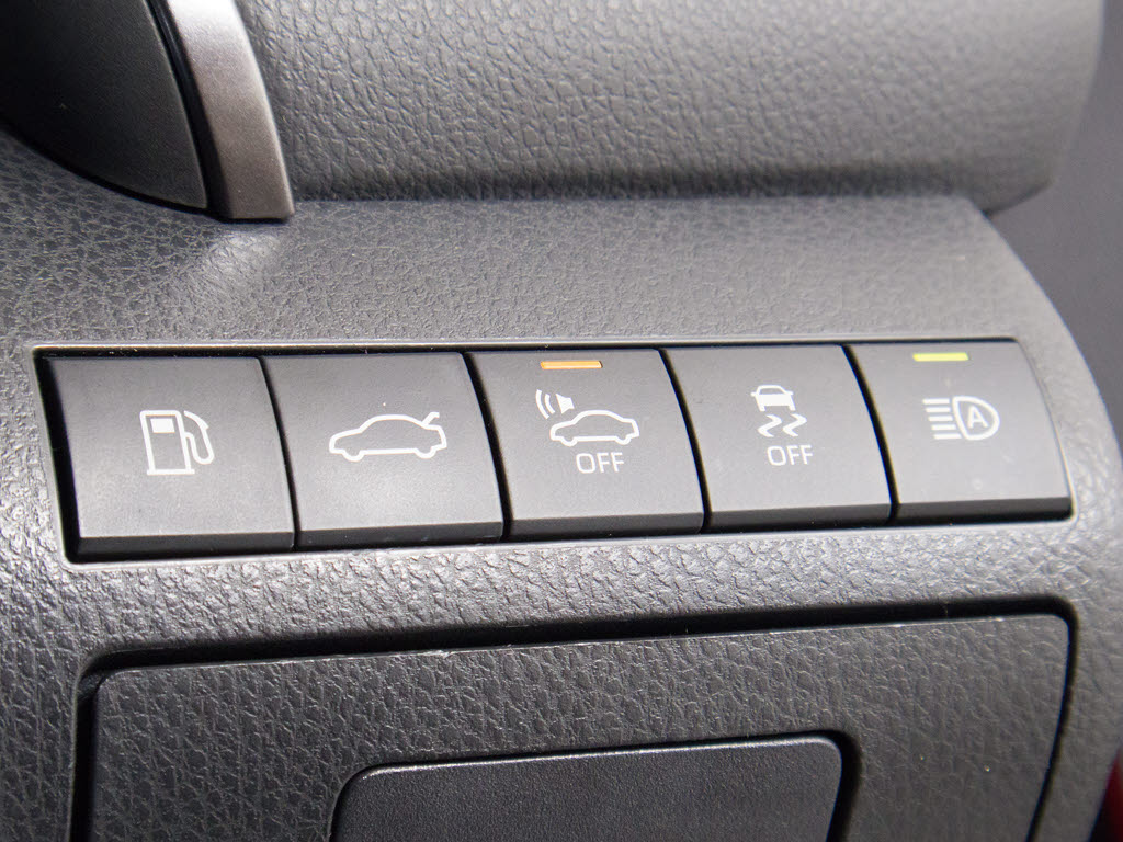 ★使いやすさや安全性を追求したステアリン
グ周り！高級車ゆえにスイッチ類が多いのも
特徴ですね！考え尽くされた配置ですぐに使
いこなす事が出来ますのでご安心下さい！是
非、体感してみて下さい！！