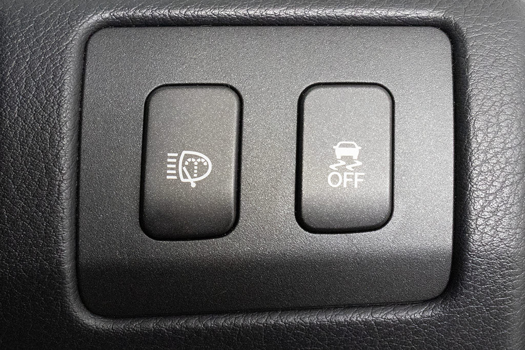 ★使いやすさや安全性を追求したステアリン
グ周り！高級車ゆえにスイッチ類が多いのも
特徴ですね！考え尽くされた配置ですぐに使
いこなす事が出来ますのでご安心下さい！是
非、体感してみて下さい！！