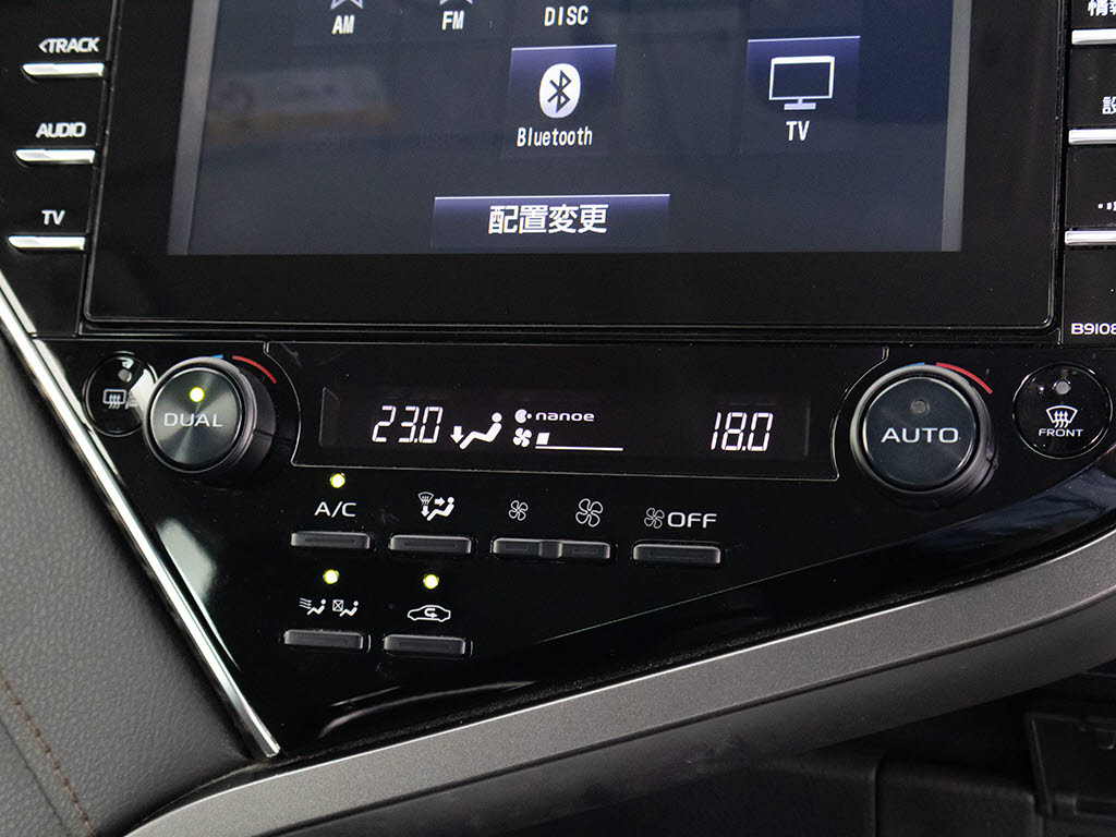 ★使いやすさや安全性を追求したステアリン
グ周り！高級車ゆえにスイッチ類が多いのも
特徴ですね！考え尽くされた配置ですぐに使
いこなす事が出来ますのでご安心下さい！是
非、体感してみて下さい！！