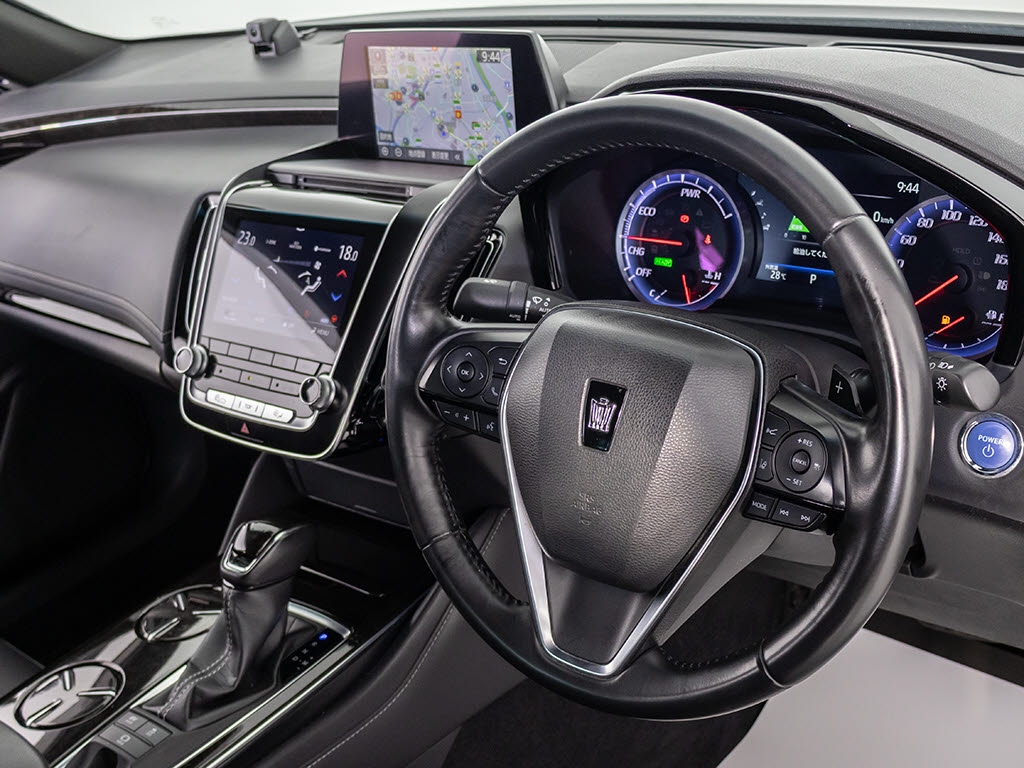 ★使いやすさや安全性を追求したステアリン
グ周り！高級車ゆえにスイッチ類が多いのも
特徴ですね！考え尽くされた配置ですぐに使
いこなす事が出来ますのでご安心下さい！是
非、体感してみて下さい！！